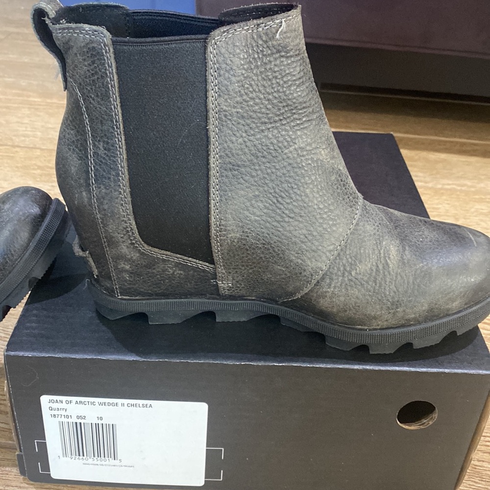 Sorel Joan of Arctic Wedge II Chelsea Gray Ankle Boots (box not included)